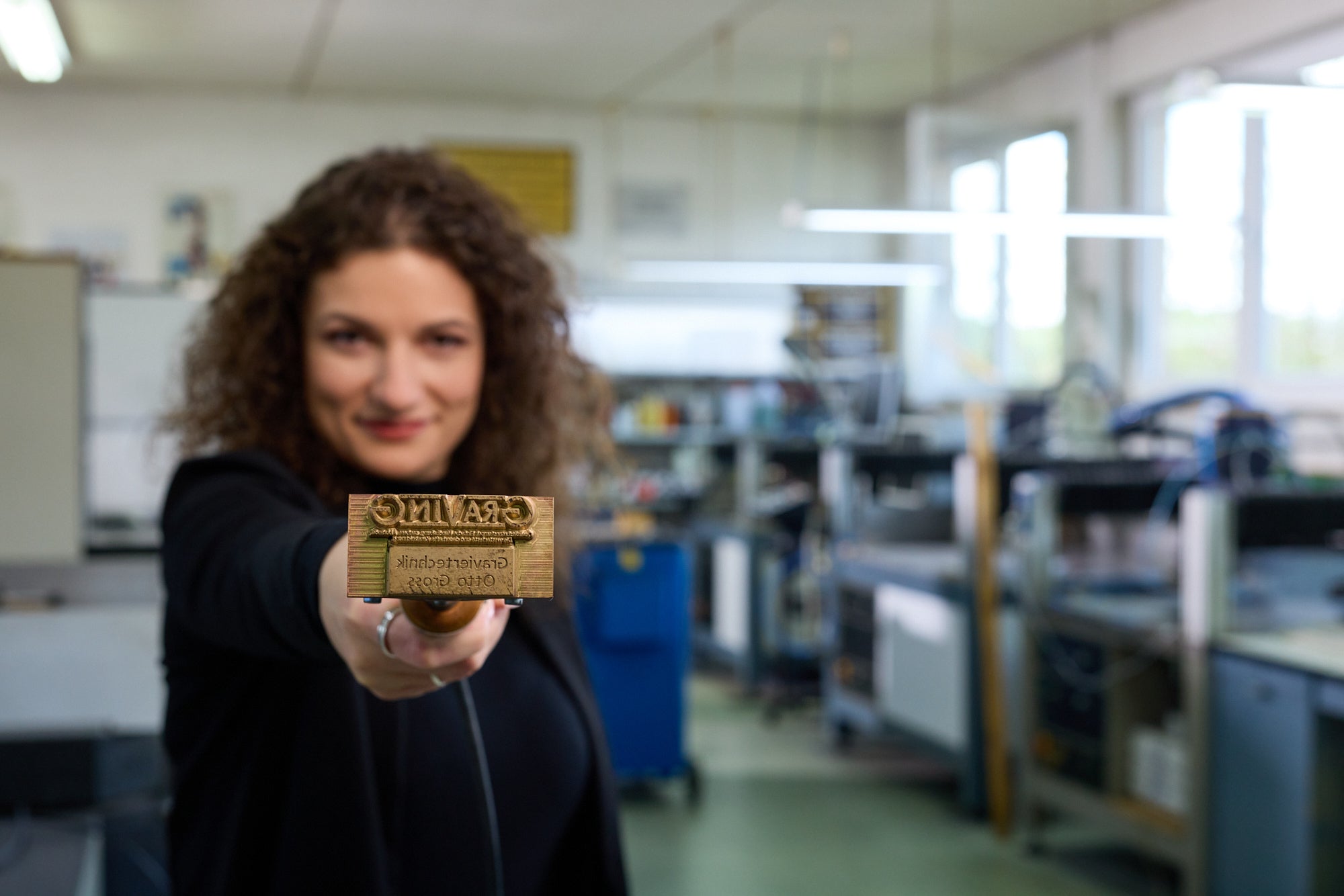 GRAVING | Graviertechnik Gross - Elektrische Brennstempelplatte mit Logo und Slogan