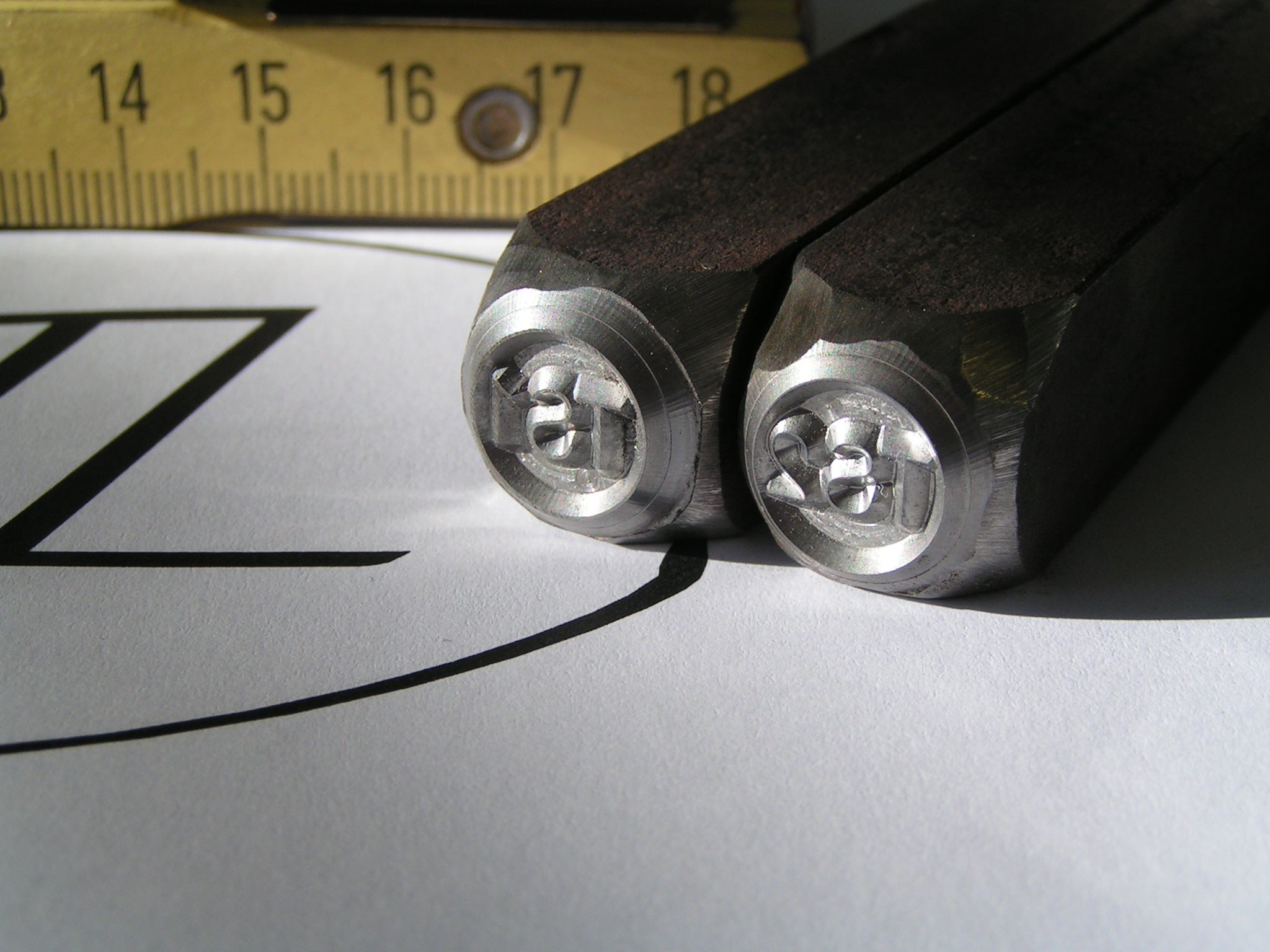 GRAVING | Graviertechnik Gross - Metallstempel & Handschlagstempel zur fälschungssicheren Kennzeichnung, Markierung